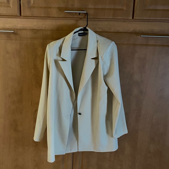 PrettyLittleThing Oversized Blazer - Picture 4 of 7